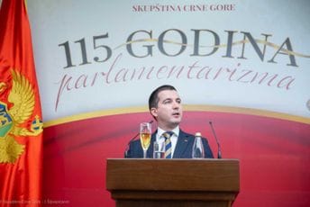 Bečić o udžbenicima i dječjim dodacima: Srećan sam, imamo novca u budžetu Bečić o udžbenicima i dječjim dodacima: Srećan sam, imamo novca u budžetu