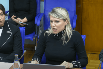 Vuksanović-Stanković: Zalažem se za hemijsku kastraciju; Pavićević: Potrebna javna rasprava, ne možemo kao hajduci iz šume kastrirati ljude Vuksanović-Stanković: Zalažem se za hemijsku kastraciju; Pavićević: Potrebna javna rasprava, ne možemo kao hajduci iz šume kastrirati ljude