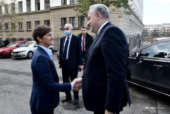 Brnabić dočekala Krivokapića ispred Palate Srbije Brnabić dočekala Krivokapića ispred Palate Srbije