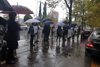 Bilčiku upućeno pismo, potpisalo ga više od 130 intelektualaca, novinara i građanskih aktivista Bilčiku upućeno pismo, potpisalo ga više od 130 intelektualaca, novinara i građanskih aktivista