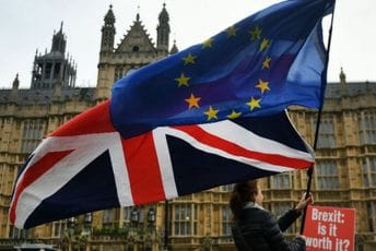 Demonstranti blokirali ulice oko britanskog parlamenta, neki se zalijepili za tlo Demonstranti blokirali ulice oko britanskog parlamenta, neki se zalijepili za tlo