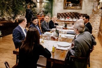 Abazović na radnoj večeri sa EU parlamentaracima: Vjerujemo u uspjeh CG Abazović na radnoj večeri sa EU parlamentaracima: Vjerujemo u uspjeh CG