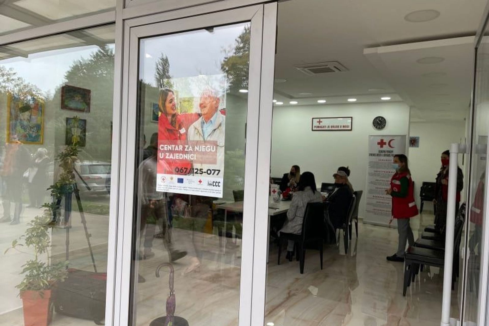 Fotografija 1: U Baru otvoren Centar za njegu u zajednici namijenjen starijim građanima i neformalnim njegovateljim