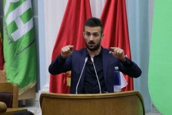Martinović pisao prezimenjaku: Jesi li litijao da sačuvaš svetinje od Crnogoraca? Martinović pisao prezimenjaku: Jesi li litijao da sačuvaš svetinje od Crnogoraca?