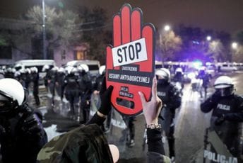 Poljska desničarska vlast nakon smrti trudnice: Ako je život majke ugrožen, trudnoća može biti okončana Poljska desničarska vlast nakon smrti trudnice: Ako je život majke ugrožen, trudnoća može biti okončana