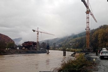 Dva radnika upala u rijeku Bosnu kod Zenice, potraga obustavljena do jutra
