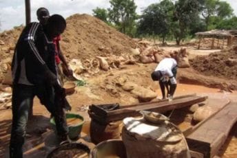 U urušavanju rudnika zlata poginulo najmanje 18 ljudi U urušavanju rudnika zlata poginulo najmanje 18 ljudi