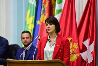 Lompar: Đukanović u obilasku zgarišta koje je ostavio za sobom Lompar: Đukanović u obilasku zgarišta koje je ostavio za sobom