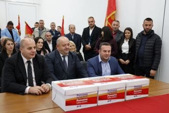 Predata izborna lista "Ponosna Petnjica! Ponosna Crna Gora!", nosilac Muratović Predata izborna lista "Ponosna Petnjica! Ponosna Crna Gora!", nosilac Muratović