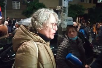 Ćorović napadnuta drugi put u pet dana, akteri opet 'čuvari' Mladićevog murala Ćorović napadnuta drugi put u pet dana, akteri opet 'čuvari' Mladićevog murala