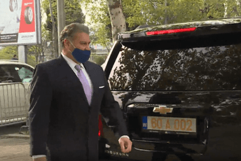 Eskobar stigao na sastanak sa Đukanovićem Eskobar stigao na sastanak sa Đukanovićem