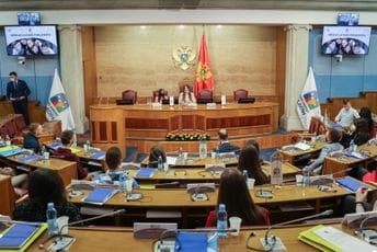 Započeta realizacija edukativnog programa „Simulacija rada parlamenta“ za srednjoškolce Započeta realizacija edukativnog programa „Simulacija rada parlamenta“ za srednjoškolce