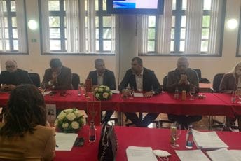 Članovi Odbora za bezbjednost i odbranu posjetili slobodnu zonu Luke Bar Članovi Odbora za bezbjednost i odbranu posjetili slobodnu zonu Luke Bar