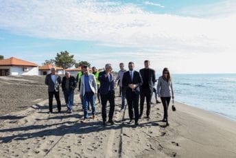 Mitrović: Privremene dine na Adi štitiće od talasa i erozije Mitrović: Privremene dine na Adi štitiće od talasa i erozije