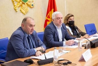 Ugrožena sigurnost službenika u vozilu starom 17 godina Ugrožena sigurnost službenika u vozilu starom 17 godina