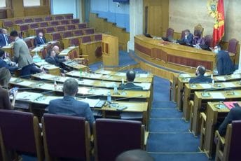 Jelušić: Htjela bih kvalifikovanu većinu; Vuksanović - Stanković: Ovo je pravni skandal Jelušić: Htjela bih kvalifikovanu većinu; Vuksanović - Stanković: Ovo je pravni skandal