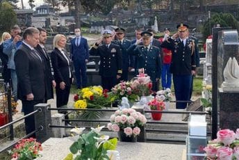 Injac i Eskobar obišli grobna mjesta Crnogoraca koji su se u Prvom svjetskom rata borili u američkoj vojsci Injac i Eskobar obišli grobna mjesta Crnogoraca koji su se u Prvom svjetskom rata borili u američkoj vojsci