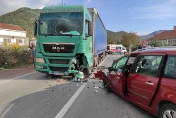 Udes u Kotoru, žena prebačena u bolnicu Udes u Kotoru, žena prebačena u bolnicu