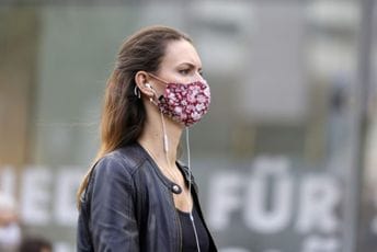 Antivakseri vrijeđali posjetioce filmskog festivala u Solunu zbog poštovanja mjera Antivakseri vrijeđali posjetioce filmskog festivala u Solunu zbog poštovanja mjera