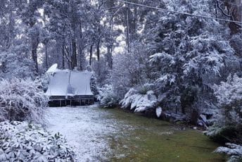 Na pragu ljetnje sezone Tasmanija pod snijegom Na pragu ljetnje sezone Tasmanija pod snijegom