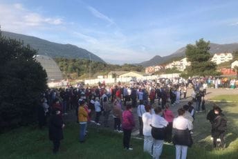 Zaposleni održali jednočasovni štrajk upozorenja Zaposleni održali jednočasovni štrajk upozorenja