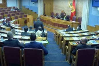 Radunović: Rukometašice su se politički iživljavale, Janović: Vi ne znate ništa (VIDEO) Radunović: Rukometašice su se politički iživljavale, Janović: Vi ne znate ništa (VIDEO)