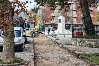 Cetinje: Počela adaptacija trotoara u Bajovoj ulici Cetinje: Počela adaptacija trotoara u Bajovoj ulici