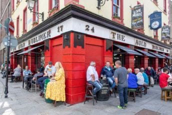 Ponovo restrikcije u Irskoj: Skraćeno radno vrijeme kafića i noćnih klubova Ponovo restrikcije u Irskoj: Skraćeno radno vrijeme kafića i noćnih klubova