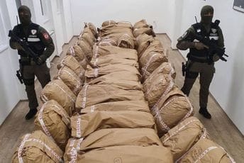 Uhapšeno osmoro, jedno lice u bjekstvu: Oduzeta droga i kola, u pitanju saradnici 'škaljarskog klana'? Uhapšeno osmoro, jedno lice u bjekstvu: Oduzeta droga i kola, u pitanju saradnici 'škaljarskog klana'?