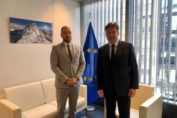 Radulović i Lajčak u Briselu: Fokus na jačanju političkog dijaloga i borbi protiv organizovanog kriminala i korupcije Radulović i Lajčak u Briselu: Fokus na jačanju političkog dijaloga i borbi protiv organizovanog kriminala i korupcije