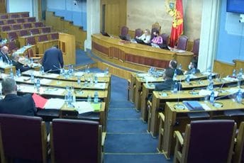 Završena rasprava: Vlast će nepodijeljeno podržati inicijativu SNP-a o Đukanoviću Završena rasprava: Vlast će nepodijeljeno podržati inicijativu SNP-a o Đukanoviću