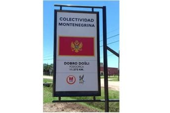 Tabla s posvetom Crnoj Gori na glavnom bulevaru argentinskog grada Tabla s posvetom Crnoj Gori na glavnom bulevaru argentinskog grada