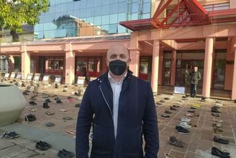 Zeković: Ljekari i funkcioneri koji su osudili performans su marionete izvršne vlasti Zeković: Ljekari i funkcioneri koji su osudili performans su marionete izvršne vlasti