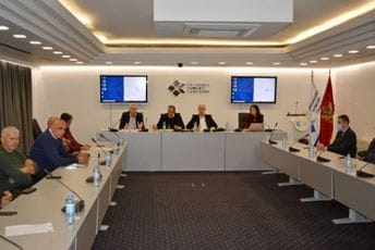 Drvoprerađivači: Otvoriti dijalog ili dolazimo sa mehanizacijom ispred Vlade Drvoprerađivači: Otvoriti dijalog ili dolazimo sa mehanizacijom ispred Vlade