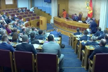 Poslanici u Skupštini podržali inicijativu SNP-a o Đukanoviću Poslanici u Skupštini podržali inicijativu SNP-a o Đukanoviću