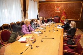 Ženski klub Skupštine sa ministarkom zdravlja o Prijedlogu zakona o medicinski potpomognutoj oplodnji Ženski klub Skupštine sa ministarkom zdravlja o Prijedlogu zakona o medicinski potpomognutoj oplodnji