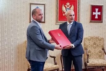 Šćepoviću uručena nagrada "Aleksandar Leso Ivanović" Šćepoviću uručena nagrada "Aleksandar Leso Ivanović"