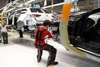 Španski proizvođač automobila zatražio da nevakcinisani radnici jedu odvojeno u kantini Španski proizvođač automobila zatražio da nevakcinisani radnici jedu odvojeno u kantini