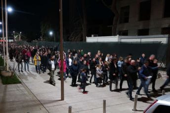 Tivat: Protive se mjerama i COVID potvrdama, tvrde da su im prava ugrožena Tivat: Protive se mjerama i COVID potvrdama, tvrde da su im prava ugrožena