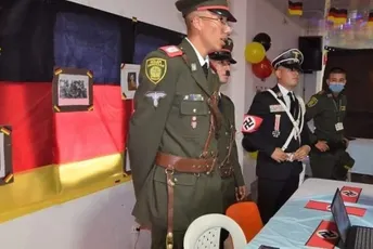 Policajci u Kolumbiji šokirali javnost, u čast Njemačke nosili nacističke uniforme Policajci u Kolumbiji šokirali javnost, u čast Njemačke nosili nacističke uniforme
