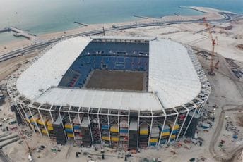 Inžinjersko čudo: Prvi privremeni stadion u istoriji SP izgrađen je od brodskih kontejnera (FOTO) Inžinjersko čudo: Prvi privremeni stadion u istoriji SP izgrađen je od brodskih kontejnera (FOTO)
