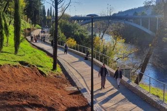"Nema potrebe da ga svečano otvaramo": Građani već koriste šetalište uz Moraču "Nema potrebe da ga svečano otvaramo": Građani već koriste šetalište uz Moraču