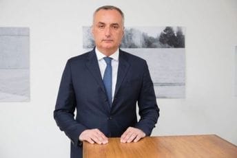Nikolić tužio Univerzitet: Traži da ponovo bude rektor Nikolić tužio Univerzitet: Traži da ponovo bude rektor