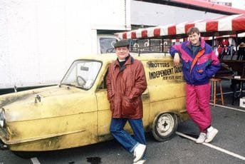 Predmeti iz "Mućki" na aukciji, među njima i žuto vozilo na tri točka Predmeti iz "Mućki" na aukciji, među njima i žuto vozilo na tri točka