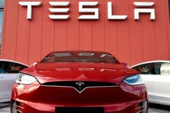 Aplikacija prouzrokovala probleme vozačima Teslinih vozila Aplikacija prouzrokovala probleme vozačima Teslinih vozila