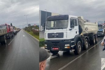 Mještani naselja Botun, Mitrovići i Ljajkovići protestuju zbog zabrane vađenja šljunka Mještani naselja Botun, Mitrovići i Ljajkovići protestuju zbog zabrane vađenja šljunka