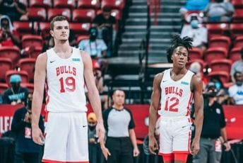 Simonović debitovao u NBA ligi Simonović debitovao u NBA ligi