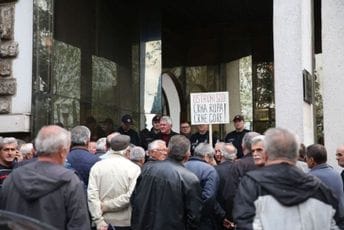 Pola miliona dijeli 339 „dakićevaca“ Pola miliona dijeli 339 „dakićevaca“