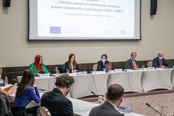 Potrošači moraju biti zaštićeni i u poziciji da iskoriste prednosti prosperitetne ekonomije Potrošači moraju biti zaštićeni i u poziciji da iskoriste prednosti prosperitetne ekonomije