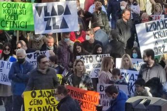 Atak ništavnosti duha na FCJK Sa protesta FCJK ispred zgrade ugašenog Ministarstva kulture